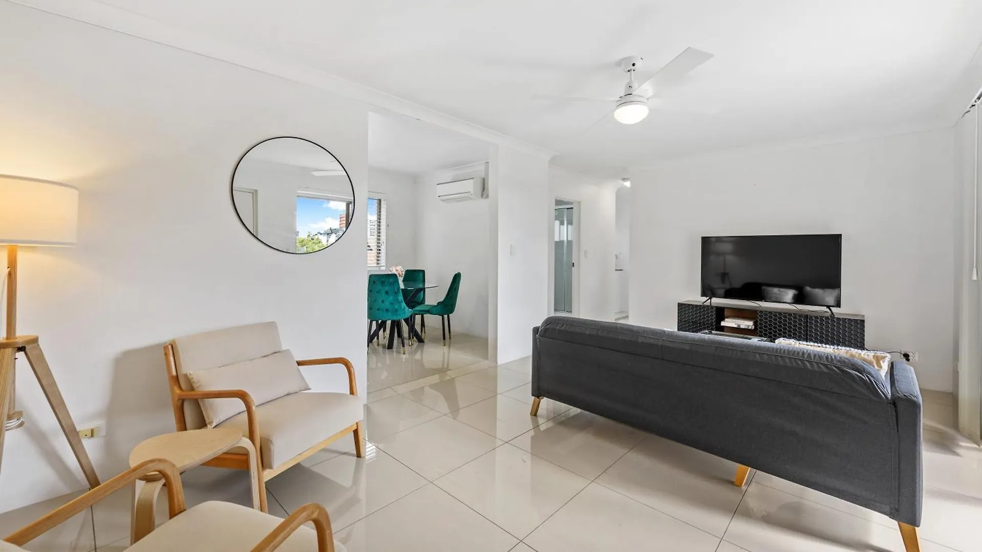Spacious 2Brm Apt Close To Gabba With Parking & Wifi Brisbane