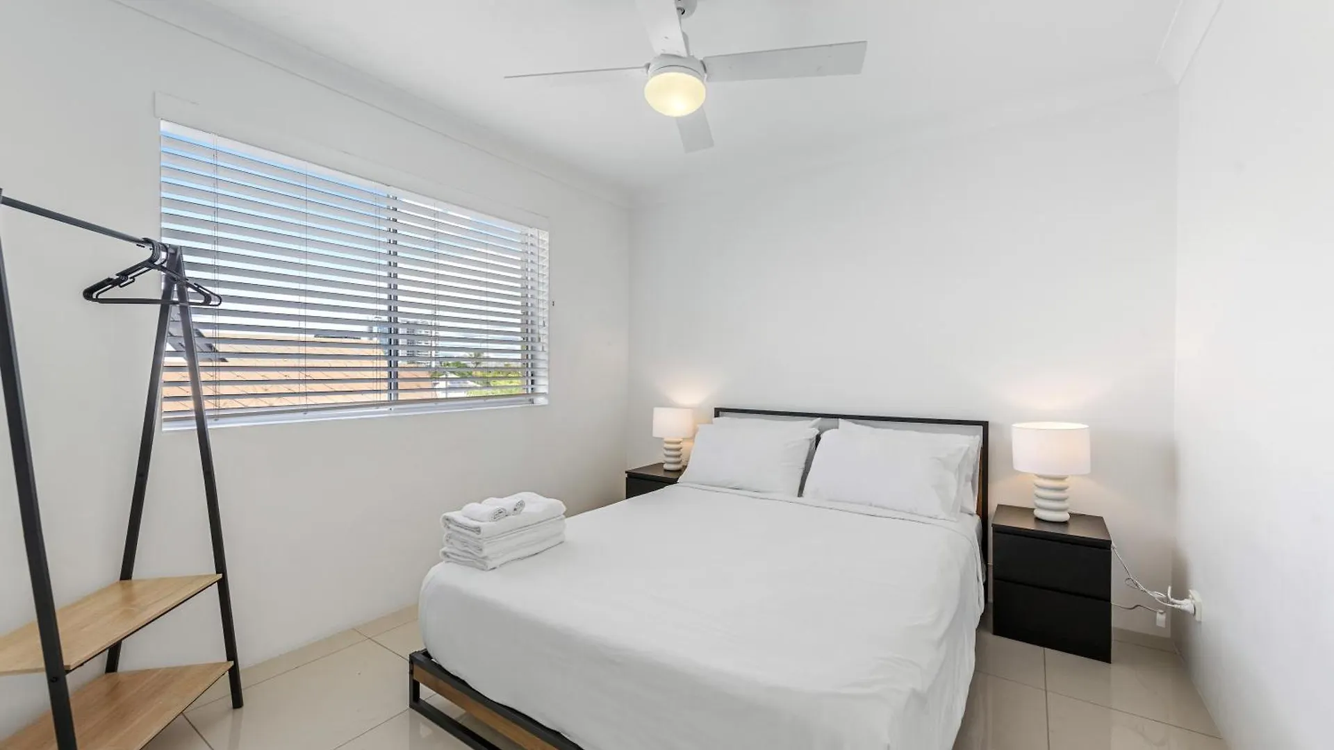 Spacious 2Brm Apt Close To Gabba With Parking & Wifi Brisbane